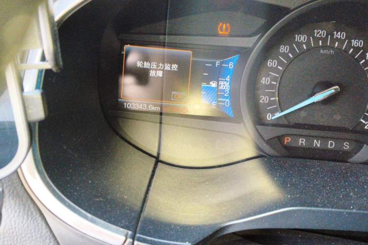 Used Ford Edge 2015 2.0T GTDi Two-Wheel-Drive High-Line Version Odometer Close Up