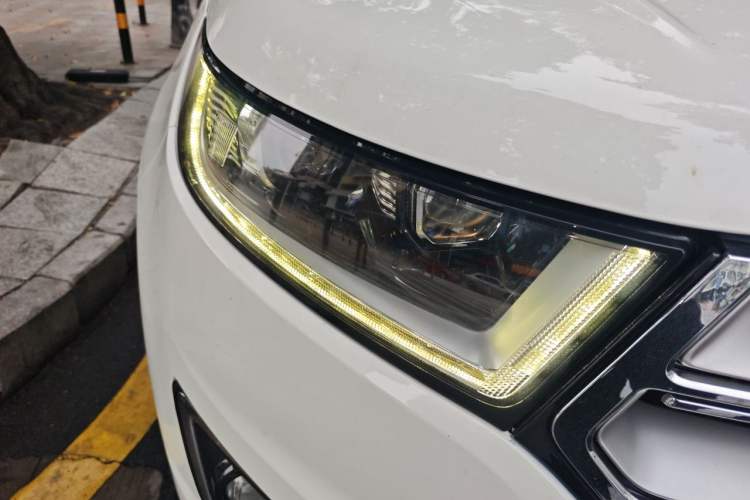Used Ford Edge 2015 2.0T GTDi 4x4 High-Grade Model Right Front Headlight