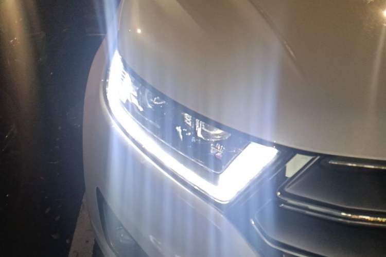 Used Ford Edge 2015 2.0T GTDi Two-Wheel-Drive High-Line Version Right Front Headlight