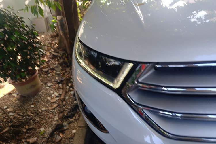 Used Ford Edge 2015 2.0T GTDi Two-Wheel-Drive High-Line Version Right Front Headlight