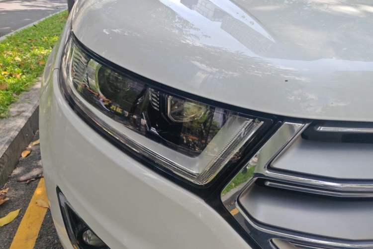 Used Ford Edge 2015 2.0T GTDi Two-Wheel-Drive High-Line Version Right Front Headlight