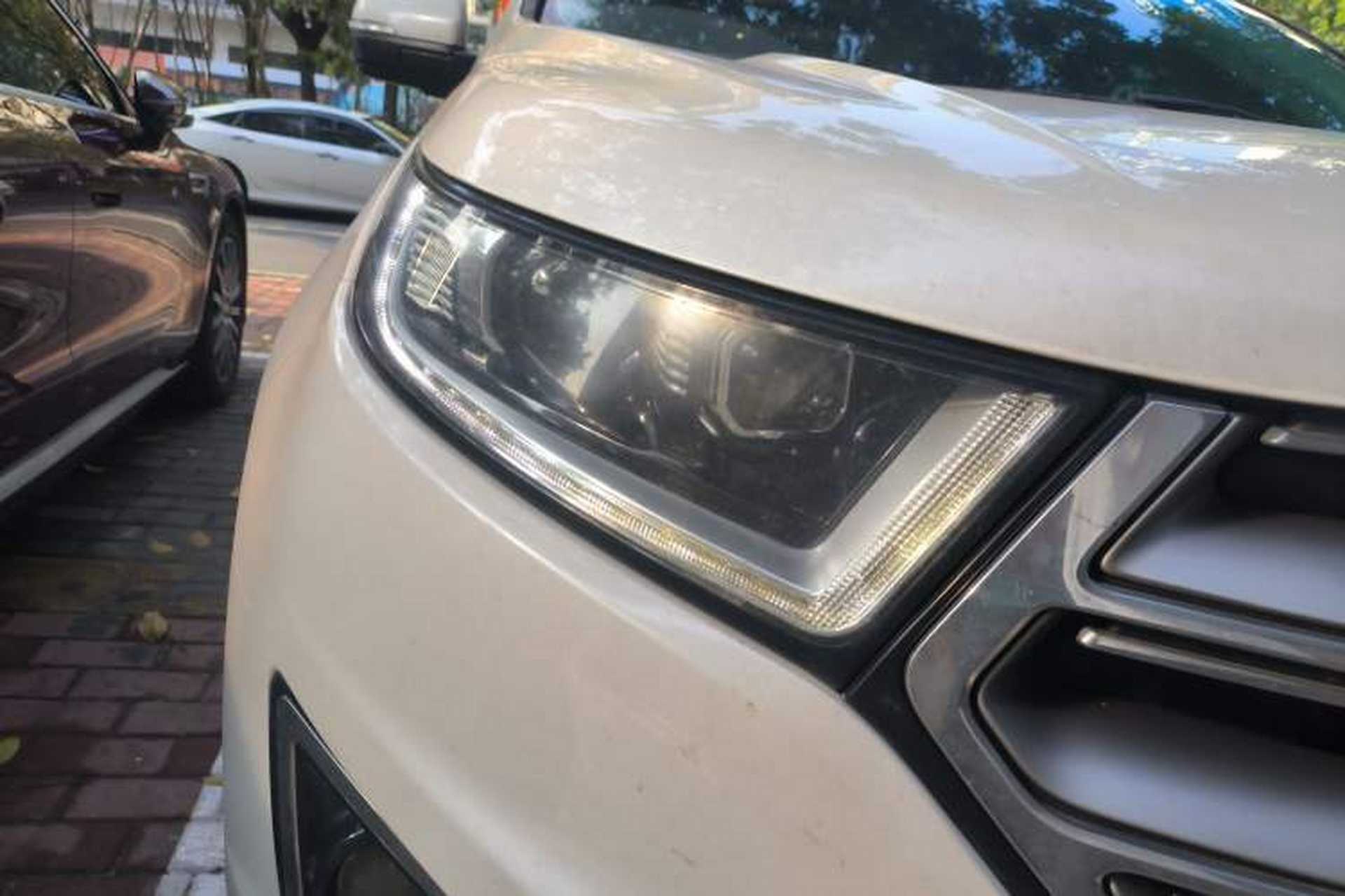 Used Ford Edge 2015 2.0T GTDi Two-Wheel-Drive High-Line Version Right Front Headlight