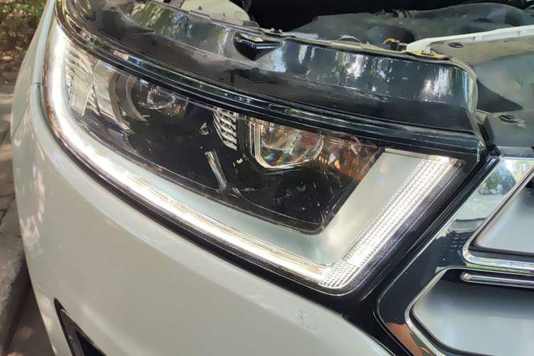 Used Ford Edge 2015 2.0T GTDi Two-Wheel-Drive High-Line Version Right Front Headlight