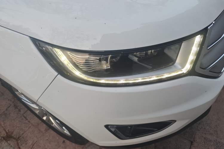 Used Ford Edge 2015 2.0T GTDi Two-Wheel-Drive High-Line Version Right Front Headlight