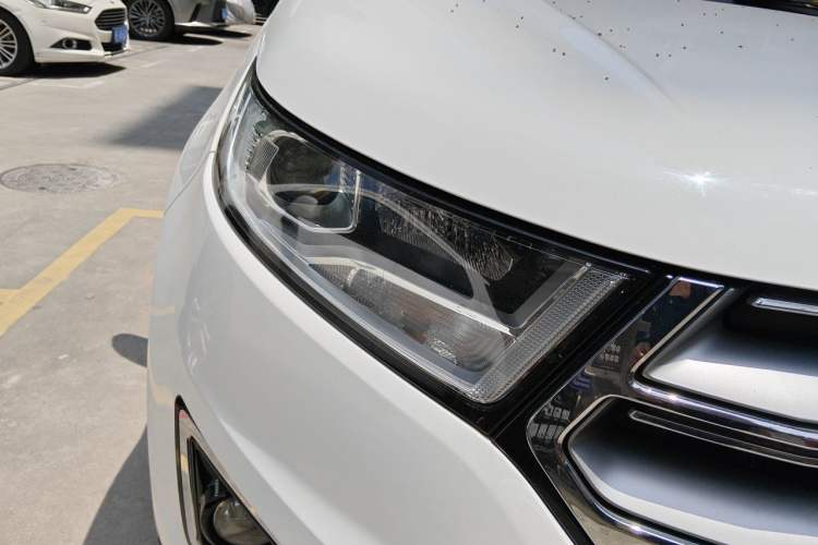 Used Ford Edge 2015 2.0T GTDi Two-Wheel-Drive Platinum Edition Right Front Headlight