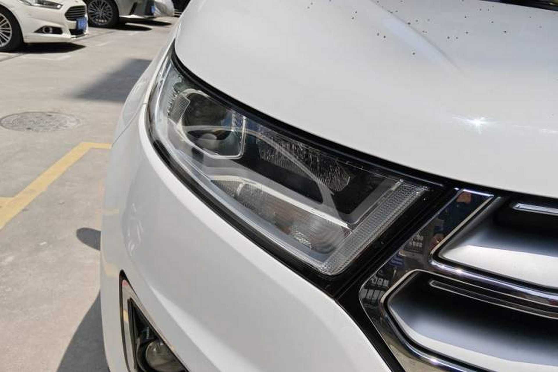 Used Ford Edge 2015 2.0T GTDi Two-Wheel-Drive Platinum Edition Right Front Headlight
