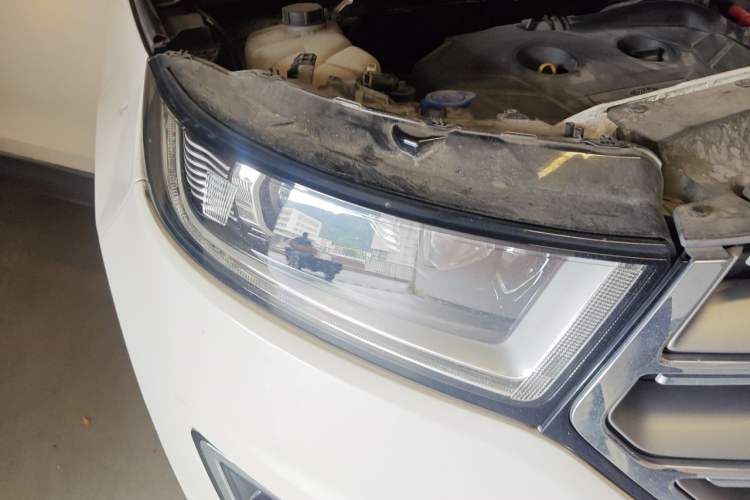 Used Ford Edge 2015 2.0T GTDi Two-Wheel-Drive High-Line Version Right Front Headlight