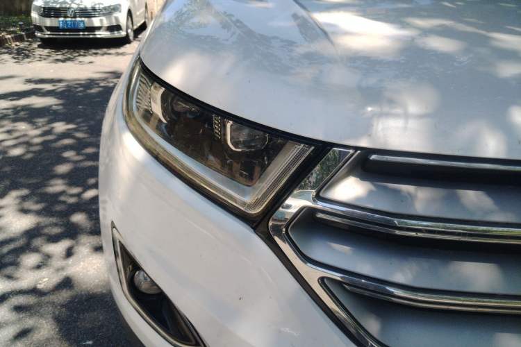 Used Ford Edge 2015 2.0T GTDi Two-Wheel-Drive High-Line Version Right Front Headlight