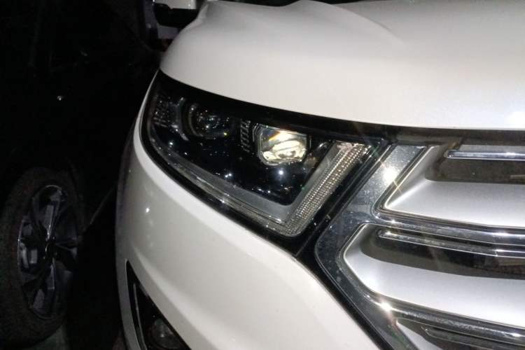 Used Ford Edge 2015 2.0T GTDi 4x4 High-Grade Model Right Front Headlight