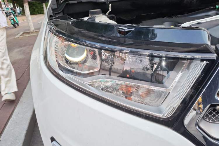 Used Ford Edge 2015 2.0T GTDi Two-Wheel-Drive Elite Edition Right Front Headlight