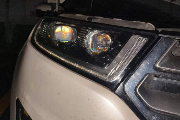 Used Ford Edge 2015 2.0T GTDi Two-Wheel-Drive High-Line Version Right Front Headlight