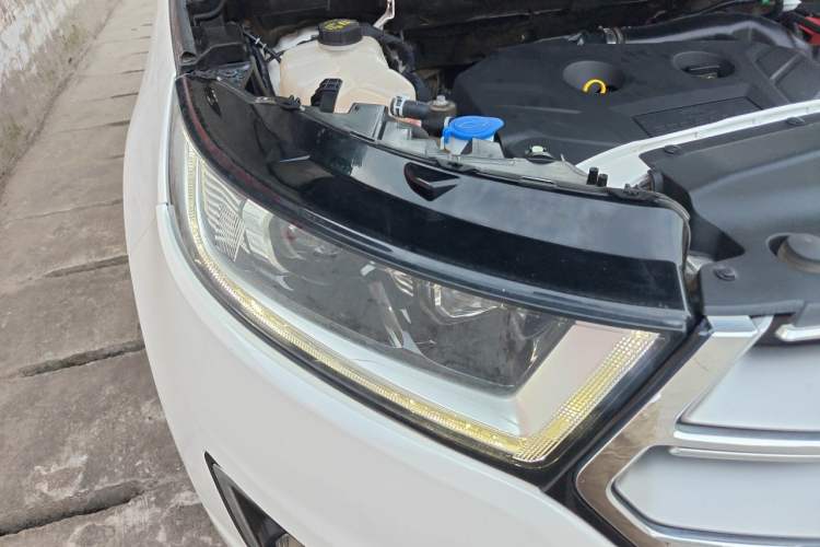 Used Ford Edge 2015 2.0T GTDi Two-Wheel-Drive High-Line Version Right Front Headlight