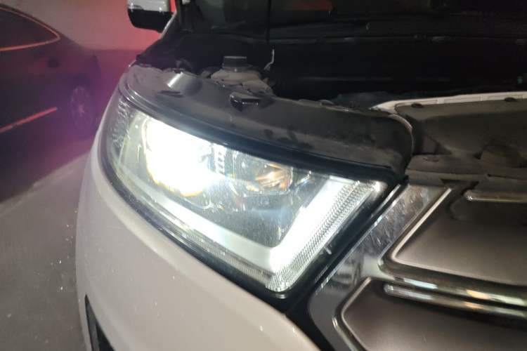 Used Ford Edge 2015 2.0T GTDi Two-Wheel-Drive High-Line Version Right Front Headlight