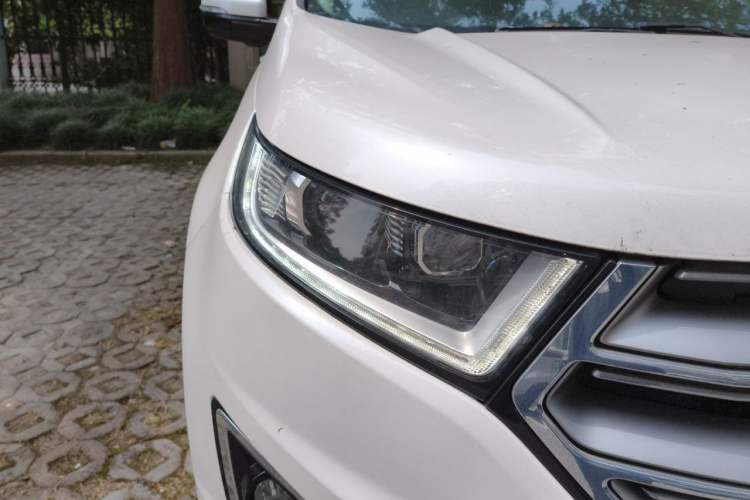 Used Ford Edge 2015 2.0T GTDi Two-Wheel-Drive High-Line Version Right Front Headlight