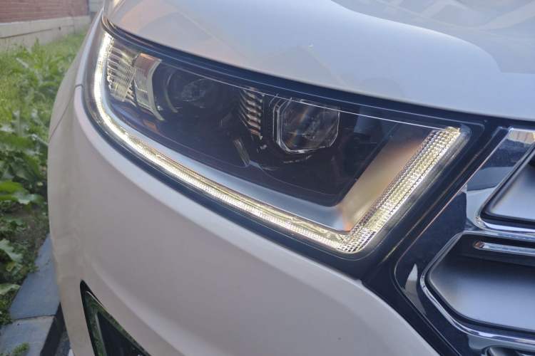 Used Ford Edge 2015 2.0T GTDi Four-Wheel Drive Prestige Model Right Front Headlight