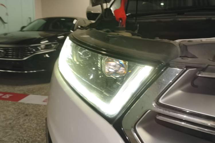 Used Ford Edge 2015 2.0T GTDi Two-Wheel-Drive High-Line Version Right Front Headlight