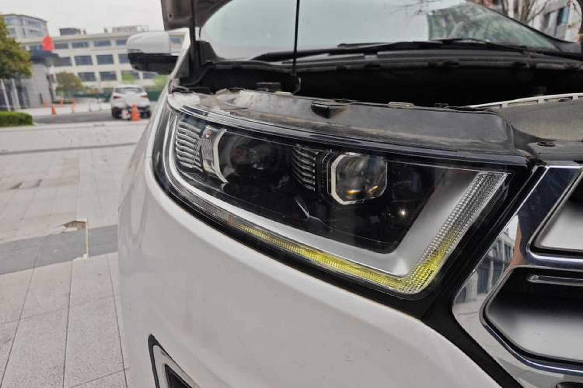 Used Ford Edge 2015 2.0T GTDi Four-Wheel Drive Prestige Model Right Front Headlight