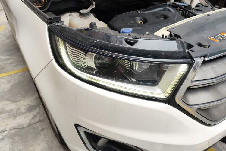 Used Ford Edge 2015 2.0T GTDi Two-Wheel-Drive High-Line Version Right Front Headlight