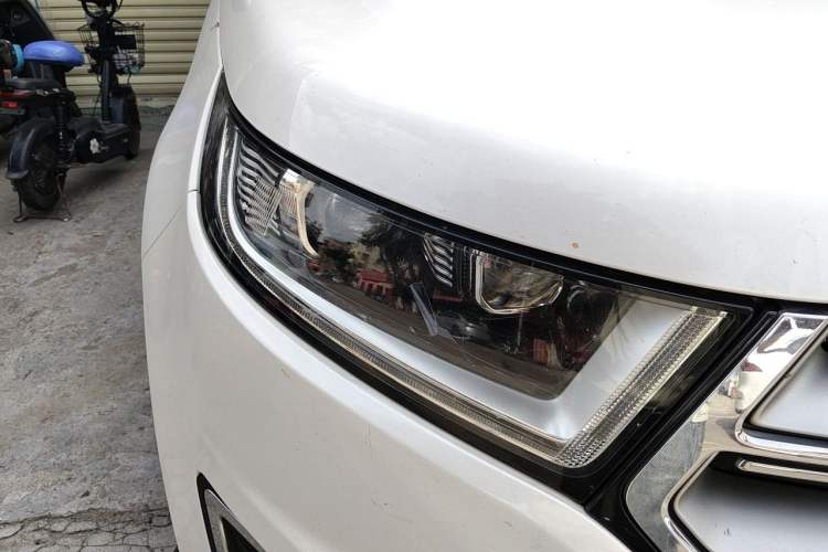 Used Ford Edge 2015 2.0T GTDi 4x4 High-Grade Model Right Front Headlight