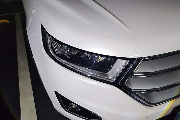 Used Ford Edge 2015 2.0T GTDi Two-Wheel-Drive High-Line Version Right Front Headlight