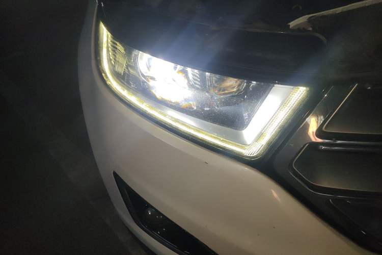 Used Ford Edge 2015 2.0T GTDi 4x4 High-Grade Model Right Front Headlight