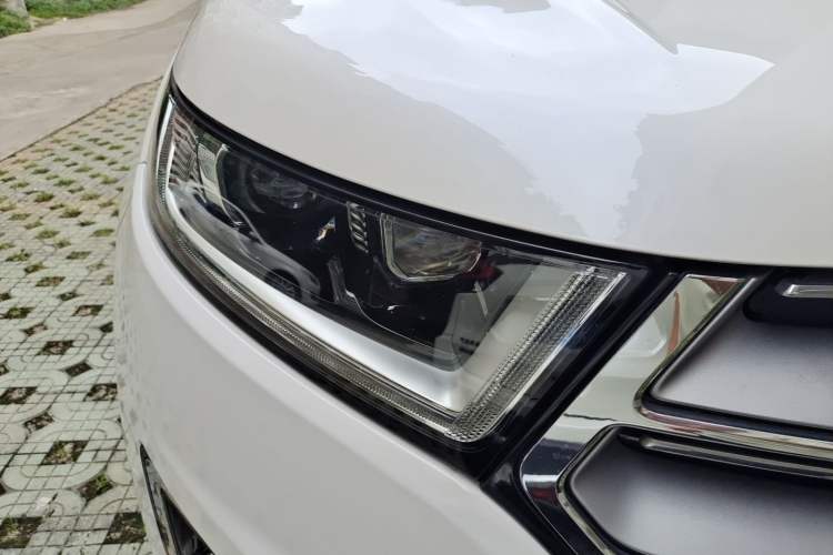 Used Ford Edge 2015 2.0T GTDi Two-Wheel-Drive High-Line Version Right Front Headlight
