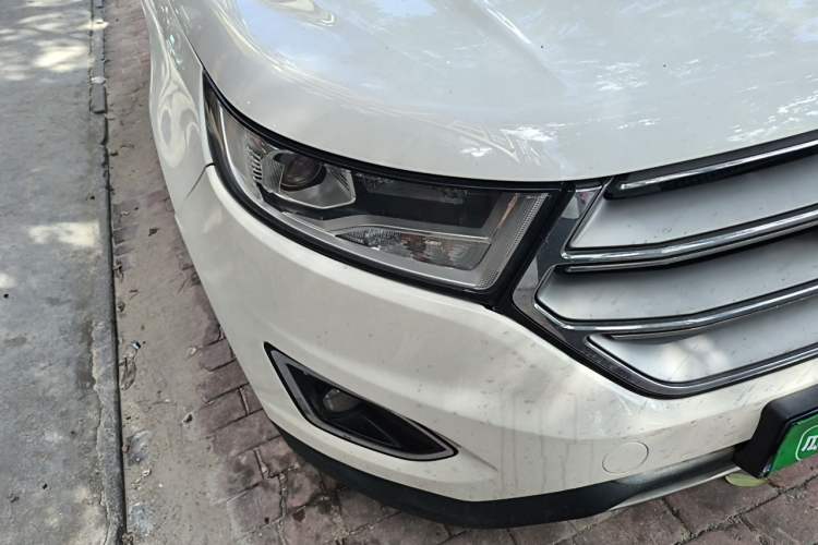 Used Ford Edge 2015 2.0T GTDi Two-Wheel-Drive Platinum Edition Right Front Headlight
