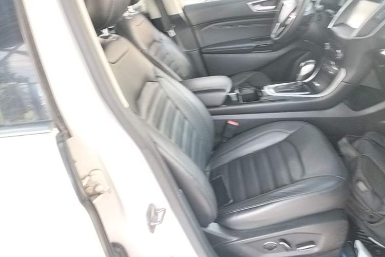 Used Ford Edge 2015 2.0T GTDi Two-Wheel-Drive High-Line Version Right Front Seat