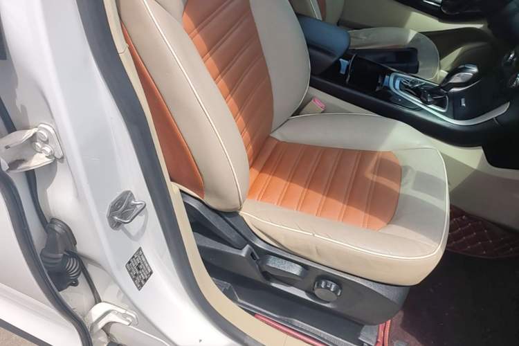 Used Ford Edge 2015 2.0T GTDi Two-Wheel-Drive Elite Edition Right Front Seat