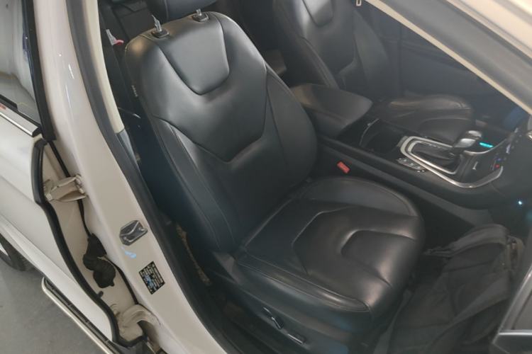 Used Ford Edge 2015 2.0T GTDi Four-Wheel Drive Prestige Model Right Front Seat