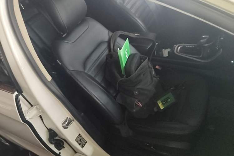 Used Ford Edge 2015 2.0T GTDi 4x4 High-Grade Model Right Front Seat