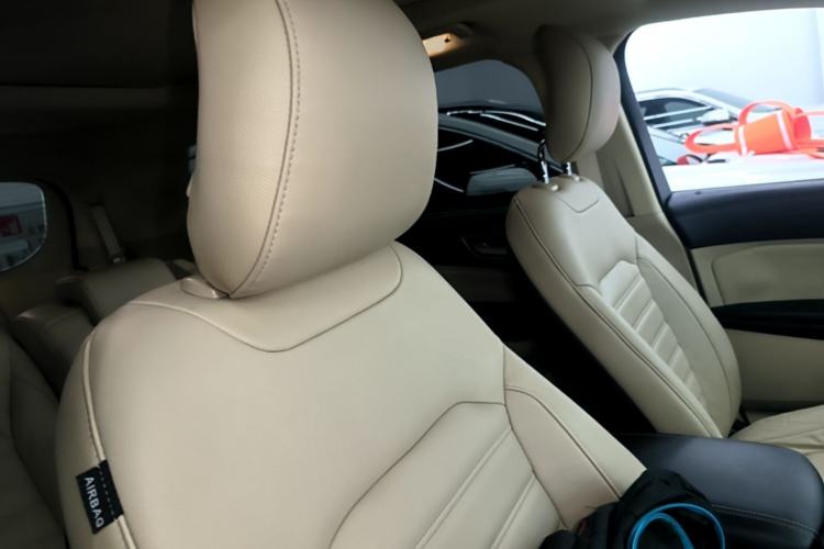 Used Ford Edge 2015 2.0T GTDi Two-Wheel-Drive High-Line Version Right Front Seat