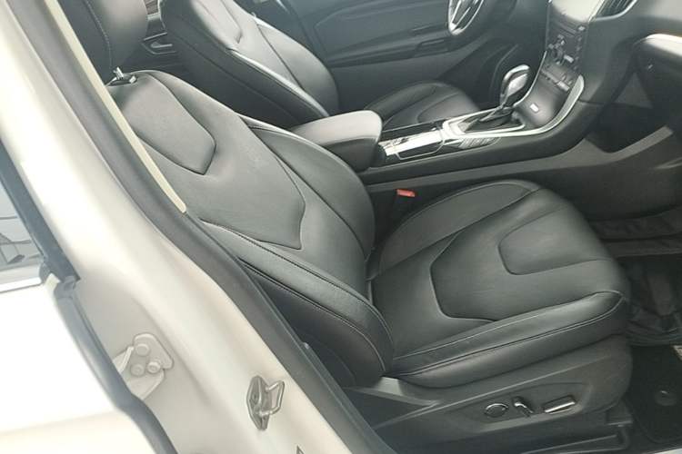 Used Ford Edge 2015 2.0T GTDi Four-Wheel Drive Prestige Model Right Front Seat
