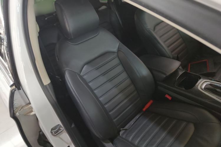Used Ford Edge 2015 2.0T GTDi Two-Wheel-Drive High-Line Version Right Front Seat