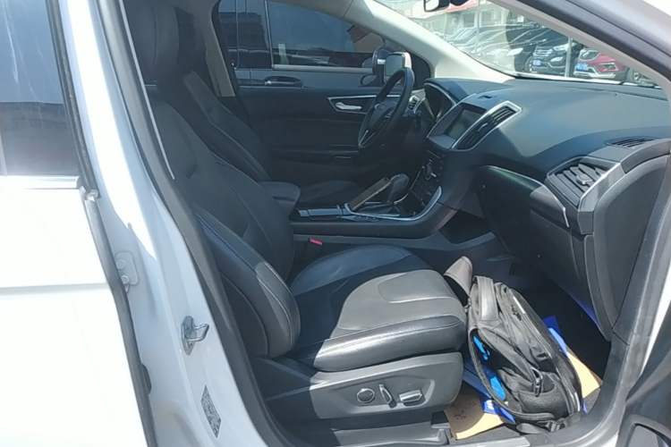 Used Ford Edge 2015 2.0T GTDi Four-Wheel Drive Prestige Model Right Front Seat