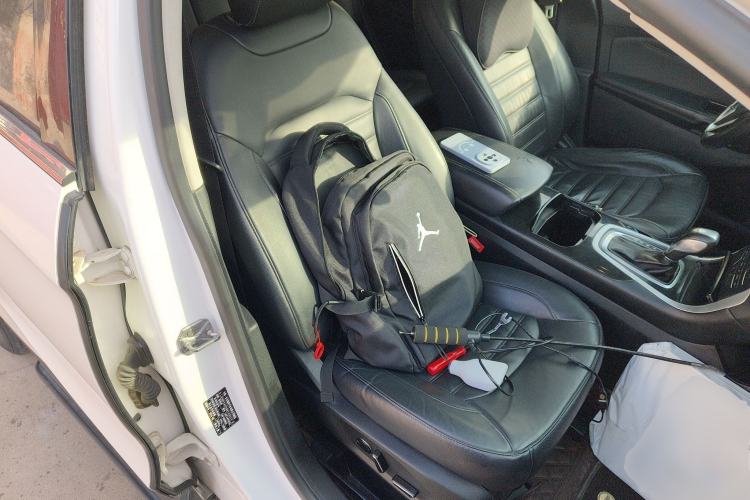 Used Ford Edge 2015 2.0T GTDi Two-Wheel-Drive High-Line Version Right Front Seat