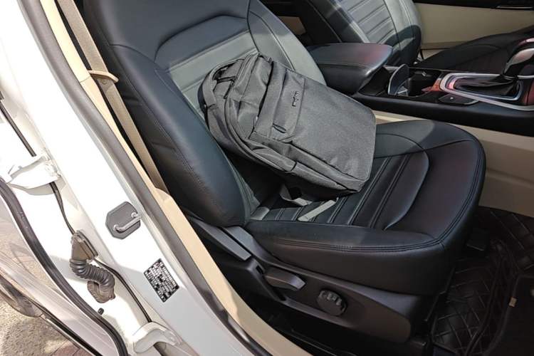 Used Ford Edge 2015 2.0T GTDi Two-Wheel-Drive Elite Edition Right Front Seat