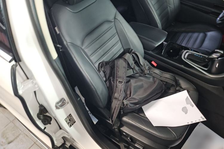 Used Ford Edge 2015 2.0T GTDi Two-Wheel-Drive High-Line Version Right Front Seat
