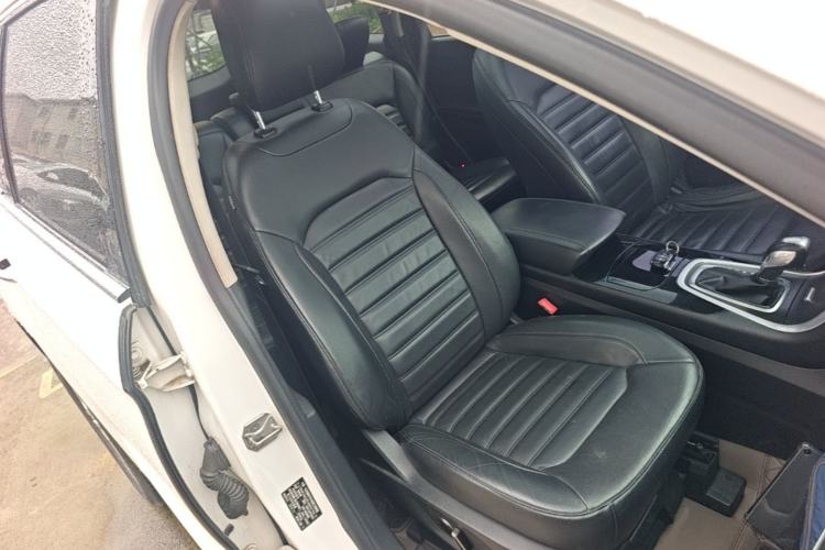 Used Ford Edge 2015 2.0T GTDi 4x4 High-Grade Model Right Front Seat