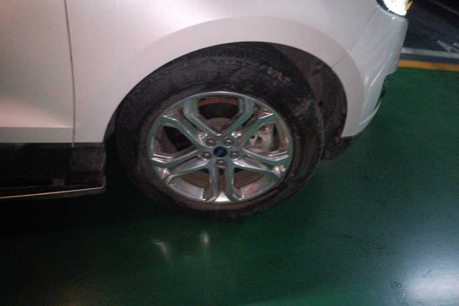 Used Ford Edge 2015 2.0T GTDi Two-Wheel-Drive High-Line Version Right Front Wheel Hub