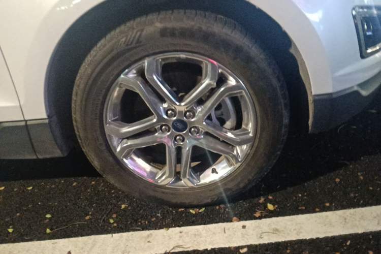 Used Ford Edge 2015 2.0T GTDi Two-Wheel-Drive High-Line Version Right Front Wheel Hub
