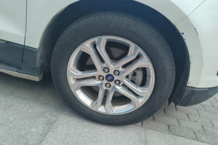 Used Ford Edge 2015 2.0T GTDi Two-Wheel-Drive High-Line Version Right Front Wheel Hub
