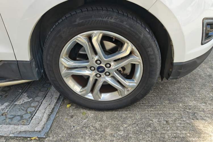 Used Ford Edge 2015 2.0T GTDi Two-Wheel-Drive High-Line Version Right Front Wheel Hub