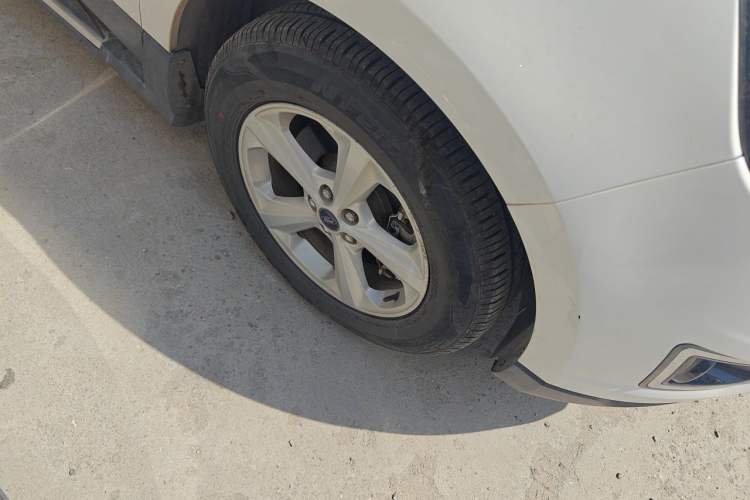 Used Ford Edge 2015 2.0T GTDi Two-Wheel-Drive Elite Edition Right Front Wheel Hub
