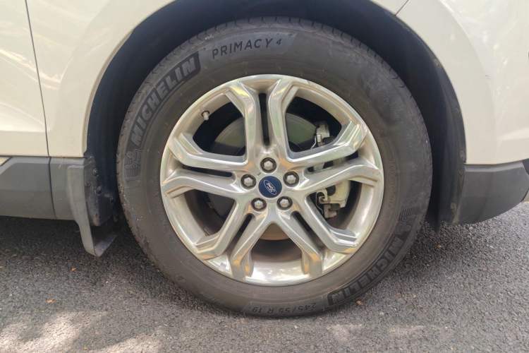 Used Ford Edge 2015 2.0T GTDi Two-Wheel-Drive High-Line Version Right Front Wheel Hub