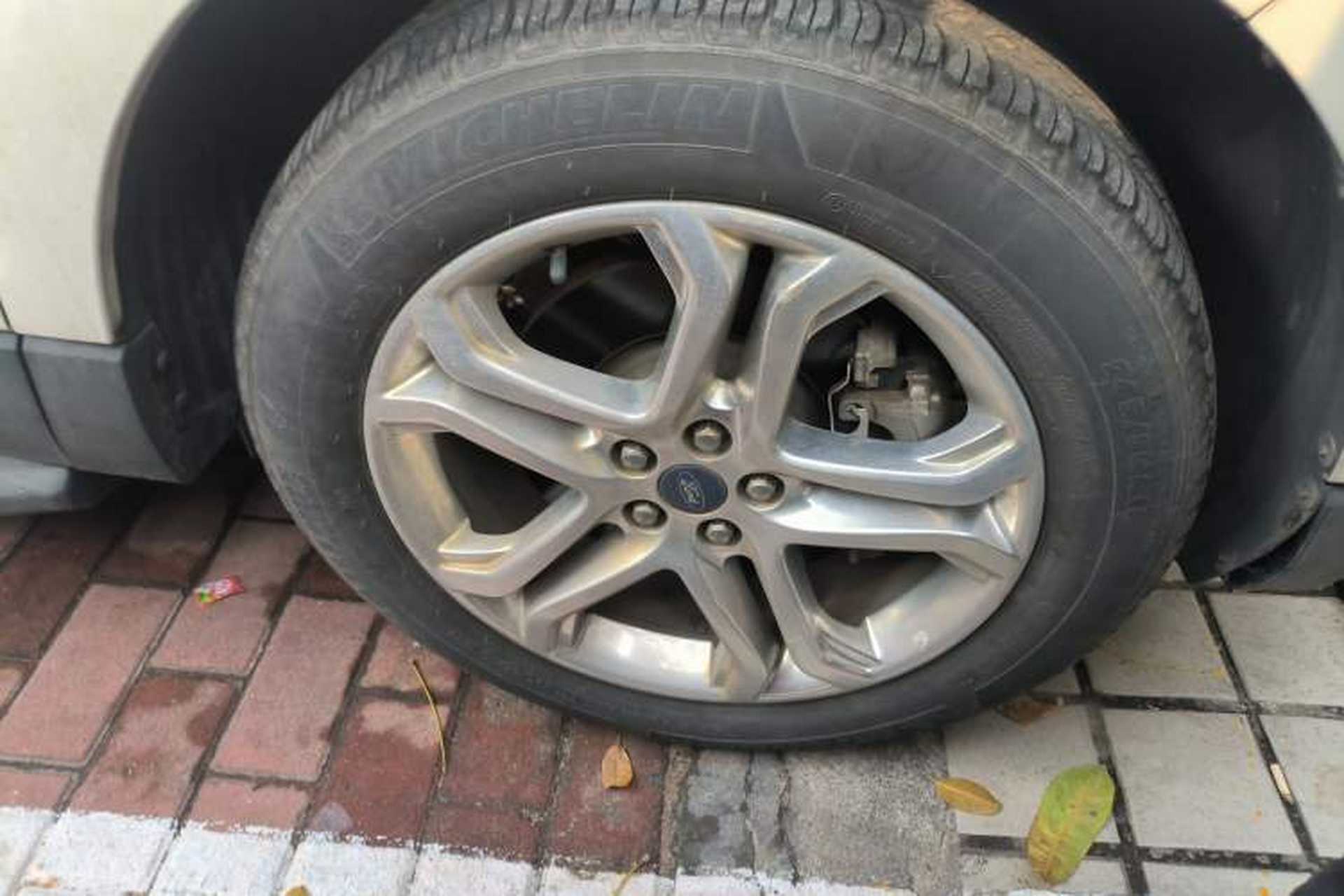 Used Ford Edge 2015 2.0T GTDi Two-Wheel-Drive High-Line Version Right Front Wheel Hub