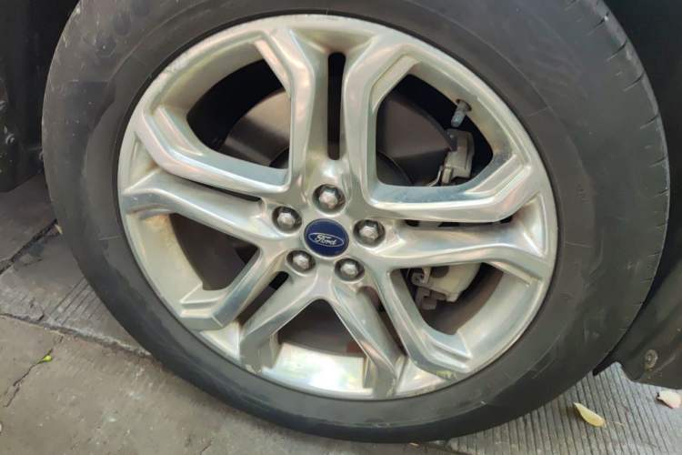 Used Ford Edge 2015 2.0T GTDi Two-Wheel-Drive High-Line Version Right Front Wheel Hub