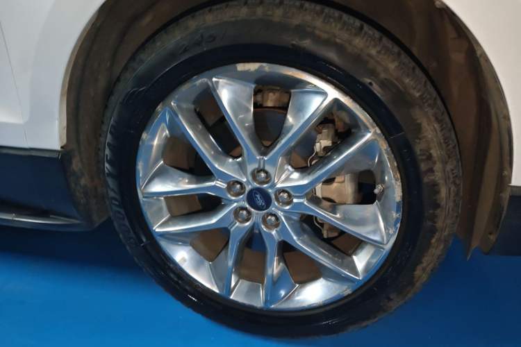 Used Ford Edge 2015 2.0T GTDi Four-Wheel Drive Prestige Model Right Front Wheel Hub