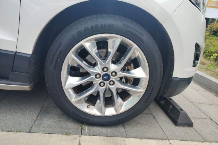 Used Ford Edge 2015 2.0T GTDi Four-Wheel Drive Prestige Model Right Front Wheel Hub