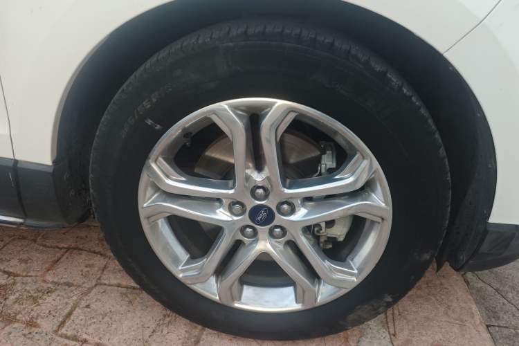 Used Ford Edge 2015 2.0T GTDi Two-Wheel-Drive High-Line Version Right Front Wheel Hub